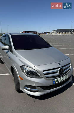 Хэтчбек Mercedes-Benz B-Class 2017 в 