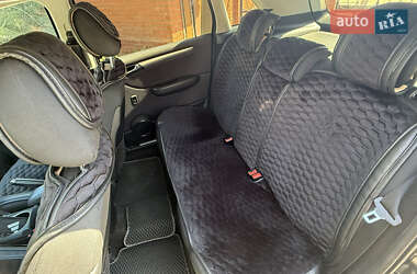 Хэтчбек Mercedes-Benz B-Class 2011 в 