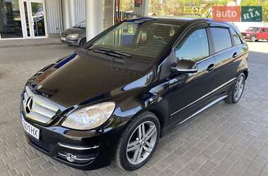 Хэтчбек Mercedes-Benz B-Class 2010 в 