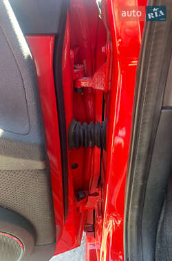 Хэтчбек Mercedes-Benz B-Class 2011 в 