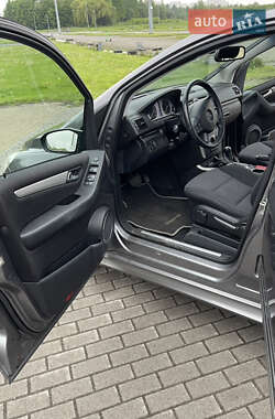 Хетчбек Mercedes-Benz B-Class 2008 в 