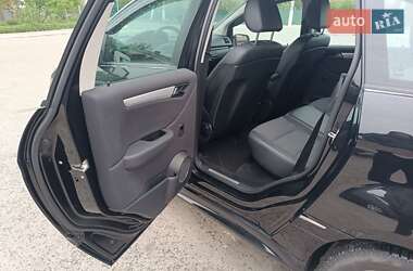 Хэтчбек Mercedes-Benz B-Class 2009 в 