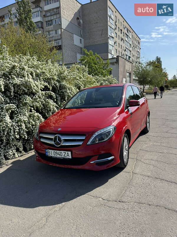 Хетчбек Mercedes-Benz B-Class 2016 в 