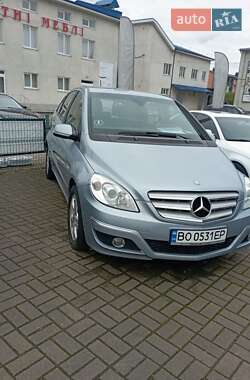 Хэтчбек Mercedes-Benz B-Class 2010 в 