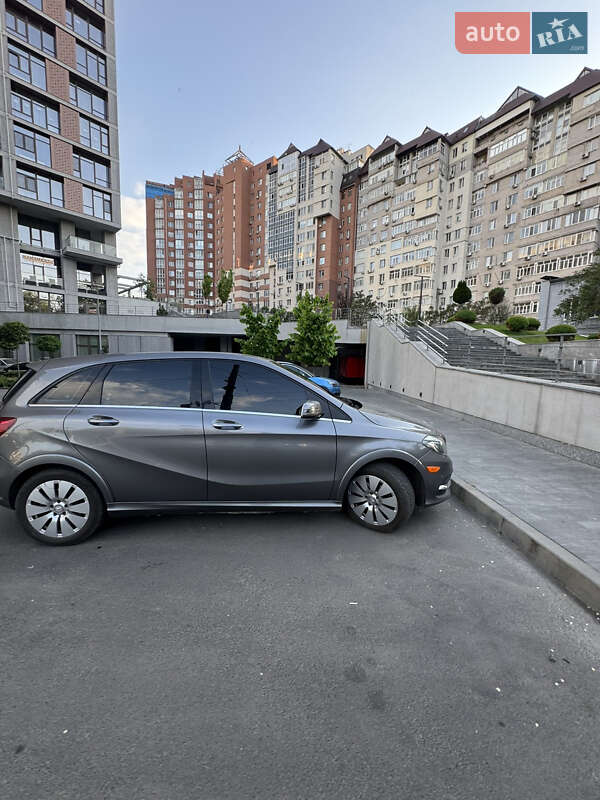 Хэтчбек Mercedes-Benz B-Class 2016 в Днепре