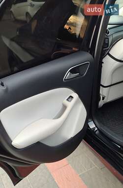 Хэтчбек Mercedes-Benz B-Class 2015 в 
