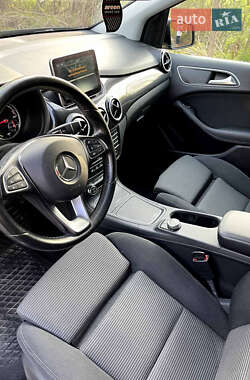 Хэтчбек Mercedes-Benz B-Class 2016 в 