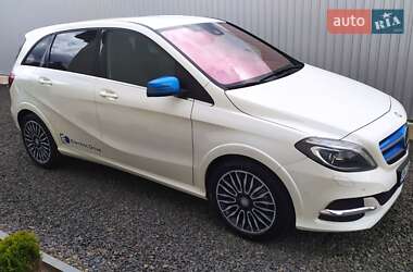 Хэтчбек Mercedes-Benz B-Class 2015 в 