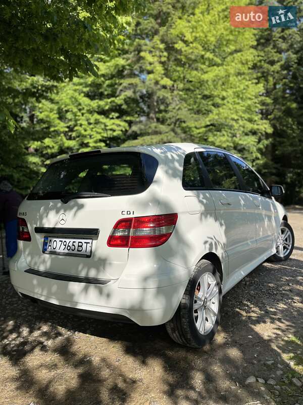 Хетчбек Mercedes-Benz B-Class 2011 в Івано-Франківську