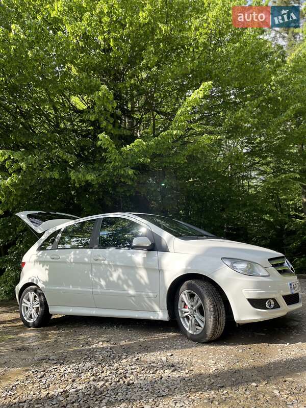 Хетчбек Mercedes-Benz B-Class 2011 в Івано-Франківську