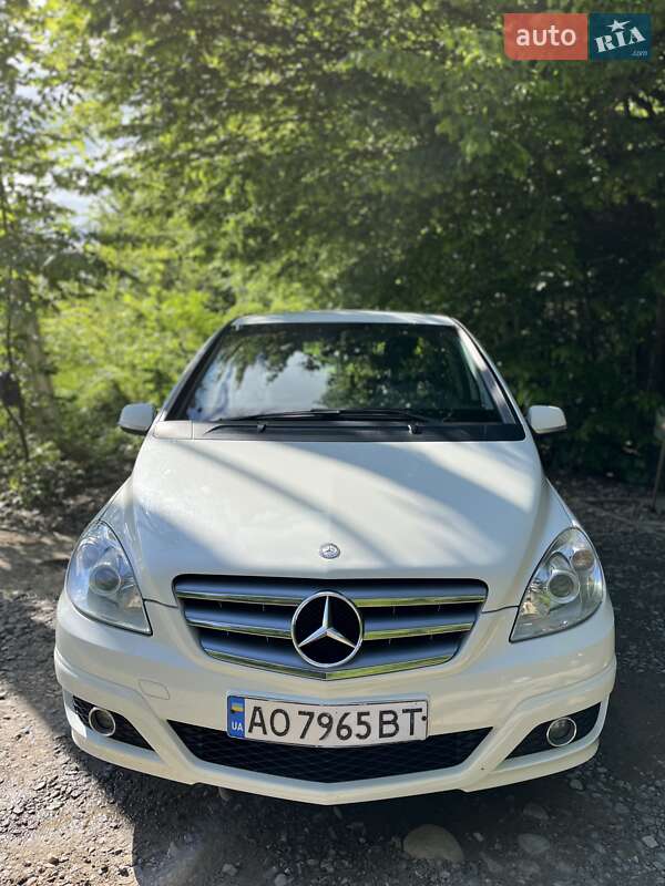 Хетчбек Mercedes-Benz B-Class 2011 в Івано-Франківську