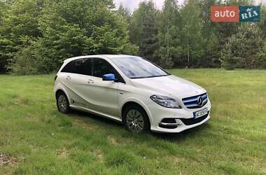 Хэтчбек Mercedes-Benz B-Class 2017 в 