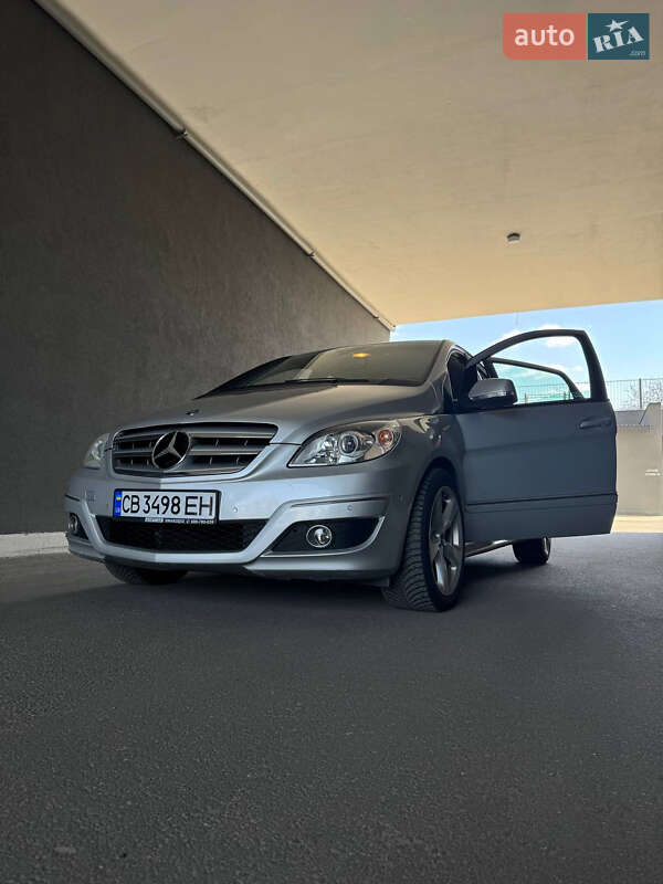 Хэтчбек Mercedes-Benz B-Class 2009 в Чернигове фото Хэтчбек Mercedes-Benz B-Class 2009 в Чернигове