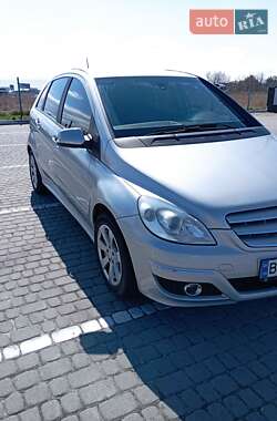 Хэтчбек Mercedes-Benz B-Class 2010 в 