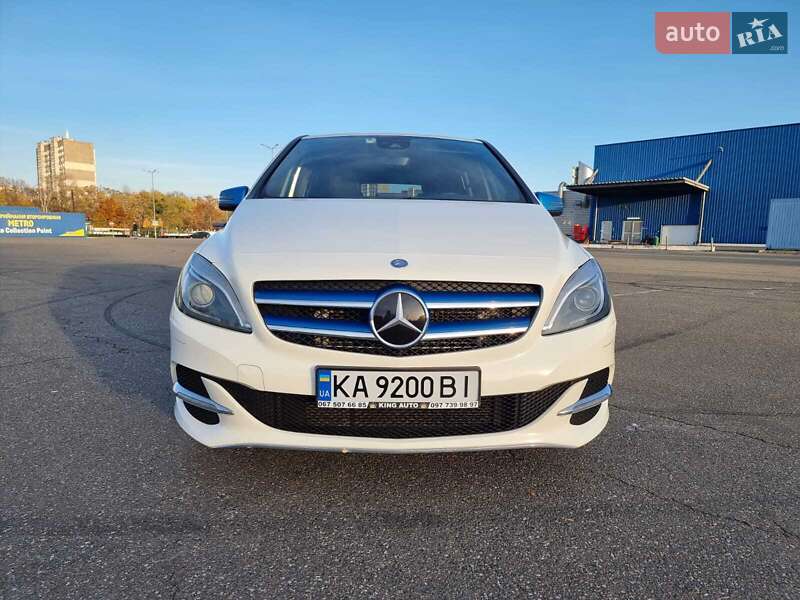 Хетчбек Mercedes-Benz B-Class 2015 в 