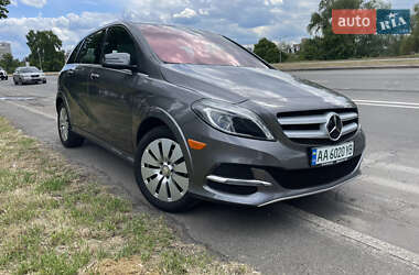 Хэтчбек Mercedes-Benz B-Class 2016 в 