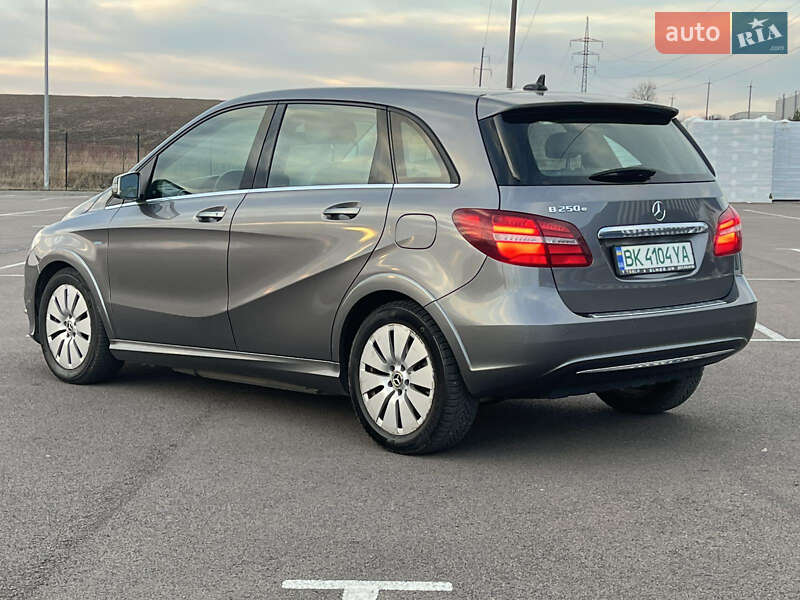 Хетчбек Mercedes-Benz B-Class 2017 в 