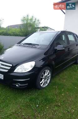 Хэтчбек Mercedes-Benz B-Class 2010 в 