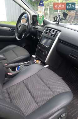 Хэтчбек Mercedes-Benz B-Class 2010 в 