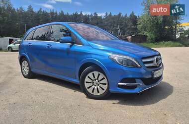 Хэтчбек Mercedes-Benz B-Class 2015 в 