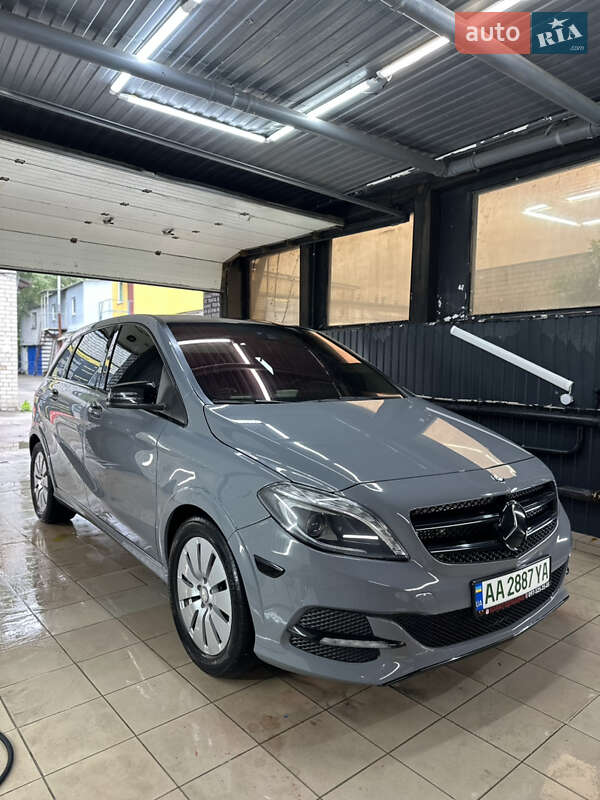 Хэтчбек Mercedes-Benz B-Class 2015 в 