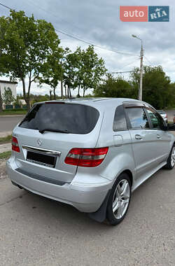 Хэтчбек Mercedes-Benz B-Class 2009 в 