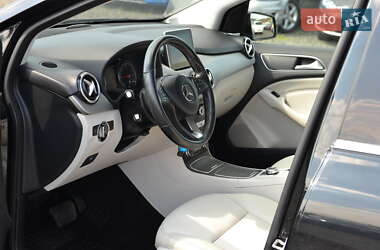 Хэтчбек Mercedes-Benz B-Class 2016 в 