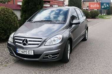 Хэтчбек Mercedes-Benz B-Class 2010 в 