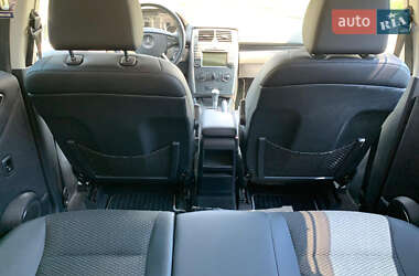 Хэтчбек Mercedes-Benz B-Class 2010 в 