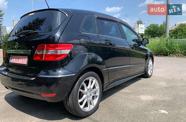 Хэтчбек Mercedes-Benz B-Class 2010 в 