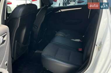 Хэтчбек Mercedes-Benz B-Class 2011 в 