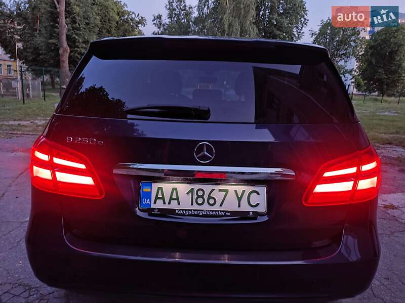 Хэтчбек Mercedes-Benz B-Class 2017 в Сумах