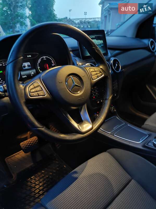 Хэтчбек Mercedes-Benz B-Class 2017 в Сумах