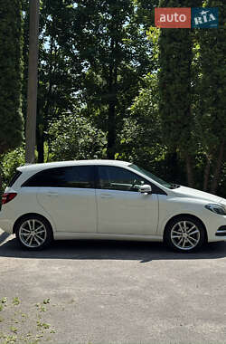 Хэтчбек Mercedes-Benz B-Class 2016 в 