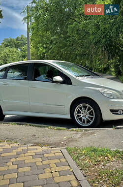 Хетчбек Mercedes-Benz B-Class 2011 в 