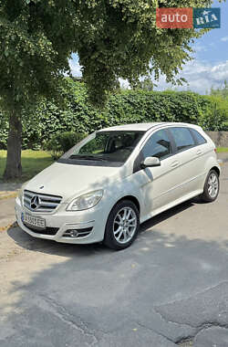 Хетчбек Mercedes-Benz B-Class 2011 в 