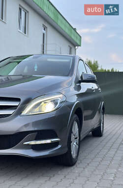 Хэтчбек Mercedes-Benz B-Class 2017 в 