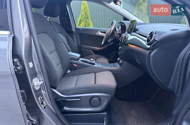 Хэтчбек Mercedes-Benz B-Class 2017 в 