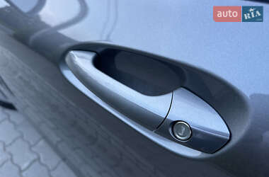 Хэтчбек Mercedes-Benz B-Class 2017 в 