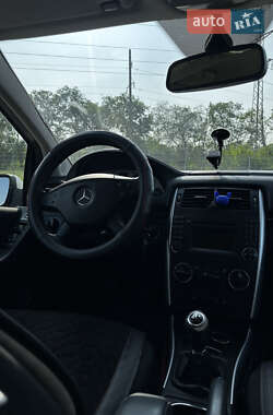 Хэтчбек Mercedes-Benz B-Class 2009 в 