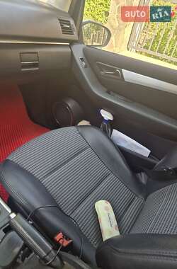 Хэтчбек Mercedes-Benz B-Class 2006 в 