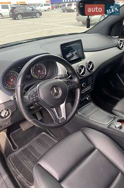 Хэтчбек Mercedes-Benz B-Class 2017 в 