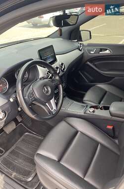Хэтчбек Mercedes-Benz B-Class 2017 в 