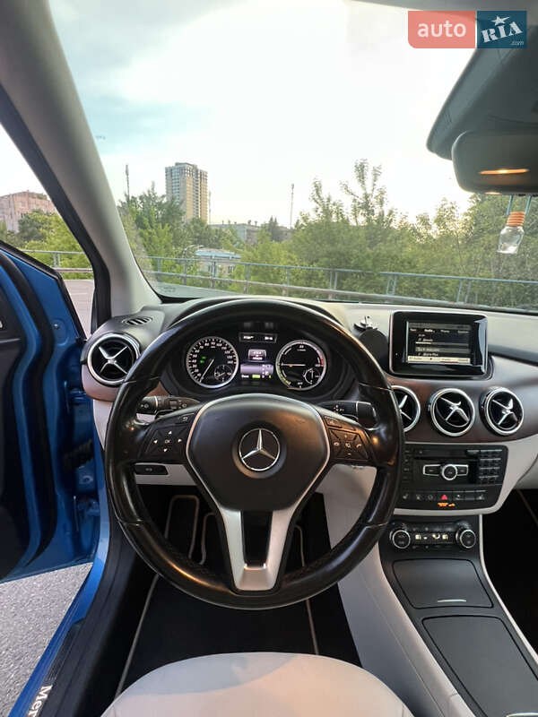 Хэтчбек Mercedes-Benz B-Class 2014 в Киеве