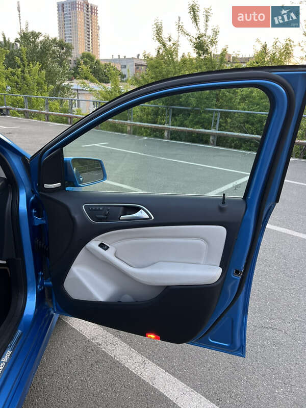Хэтчбек Mercedes-Benz B-Class 2014 в Киеве