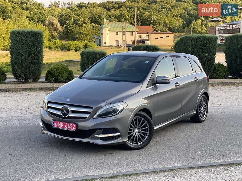 Хэтчбек Mercedes-Benz B-Class 2017 в 