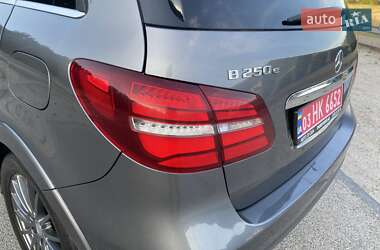 Хэтчбек Mercedes-Benz B-Class 2017 в 