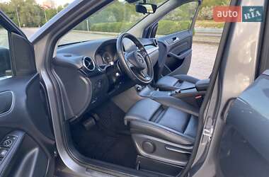 Хэтчбек Mercedes-Benz B-Class 2017 в 