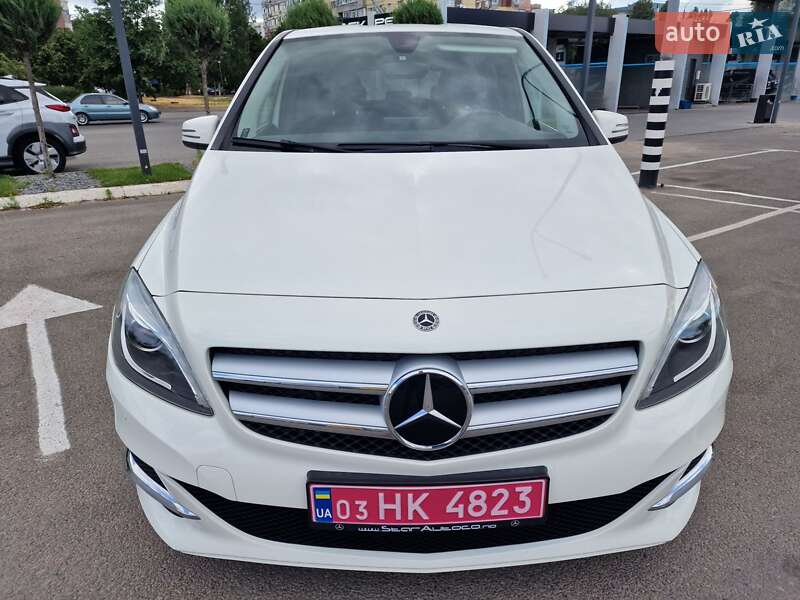 Хэтчбек Mercedes-Benz B-Class 2017 в 