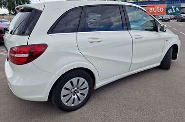 Хэтчбек Mercedes-Benz B-Class 2017 в 